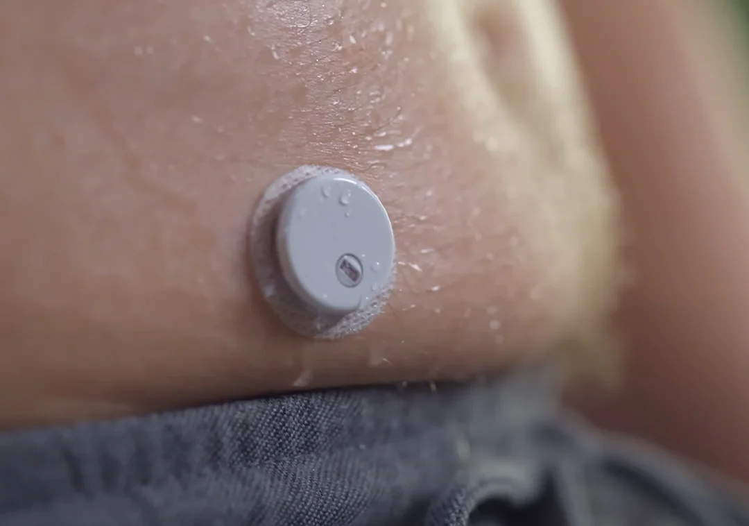 LinX CGM - Rezistență certificată IP68 pentru un stil de viață activ Senzor LinX CGM rezistent la apă cu certificare IP68 - ideal pentru duș, înot și sporturi nautice